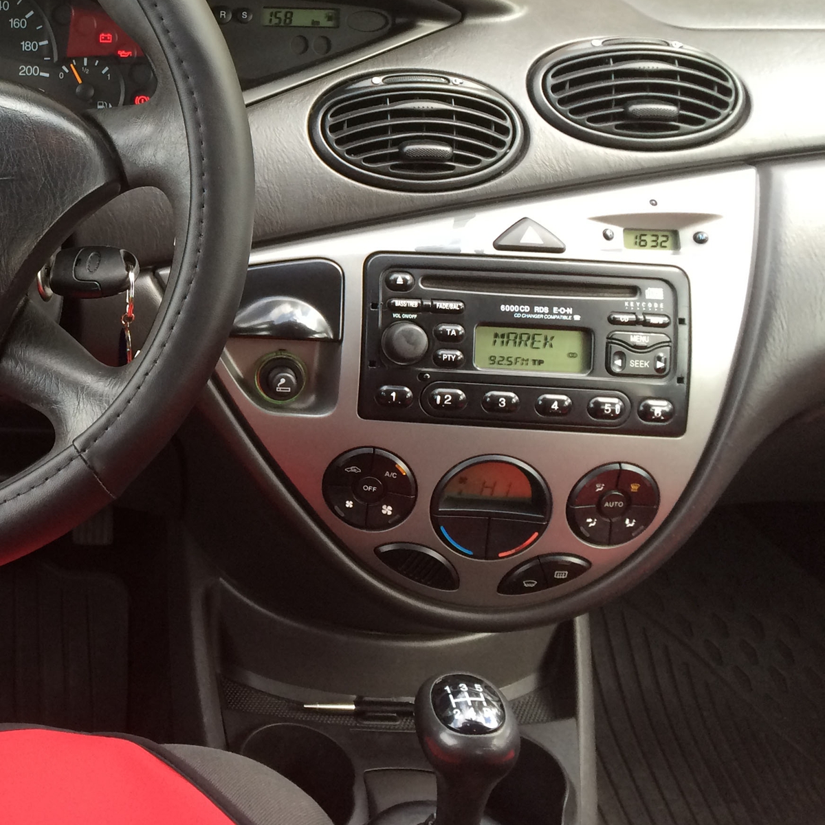 2-Din-Silver-Car-Fascia-Trim-Kit-Dashboard-Frame-For-Ford-Fiesta-1995-2001-Focus-1998-2004-1814173