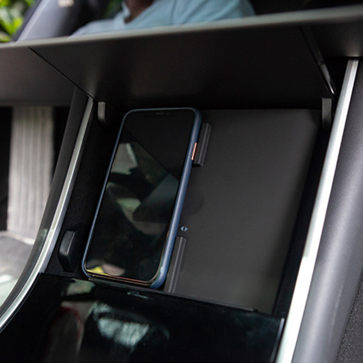 Wireless-Car-Phone-Charger-Charging-Pad-2-USB-For-Tesla-Model-3-1651313