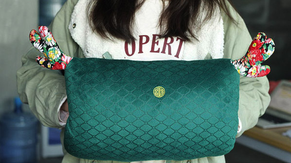 WenTongZi-Cartoon-Deer-Hand-Warm-Car-Cushion-Pillow-1129659