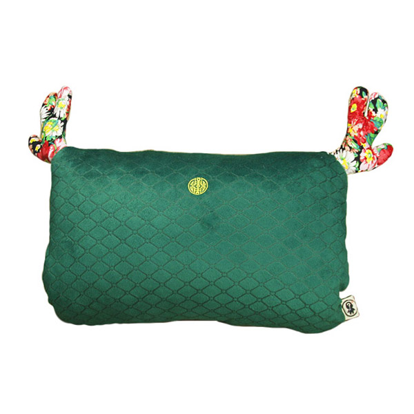 WenTongZi-Cartoon-Deer-Hand-Warm-Car-Cushion-Pillow-1129659
