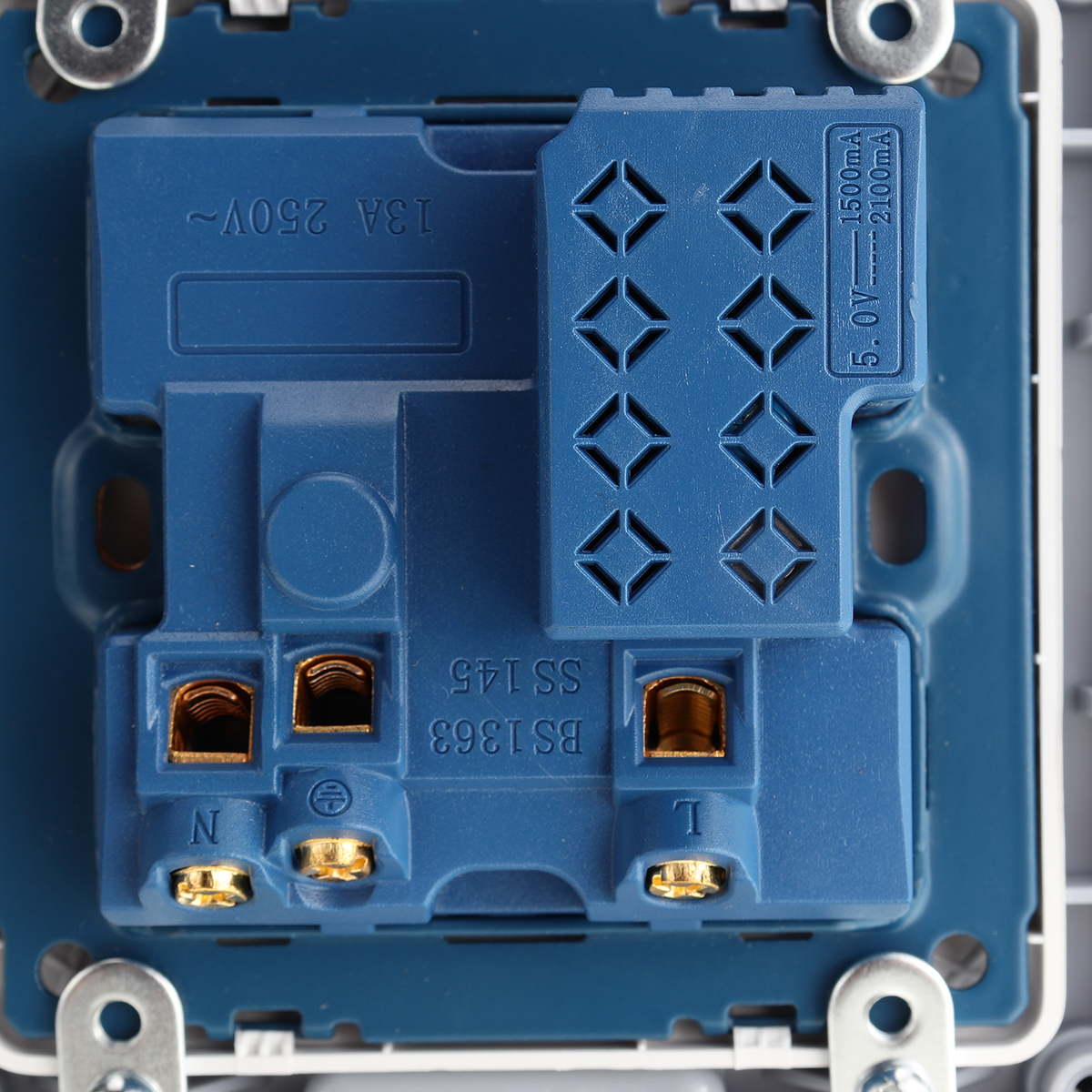 110-240V-13Amp-Waterproof-Wall-Power-Socket-IP66-Outdoor-Garden-Socket-Switched-1755795