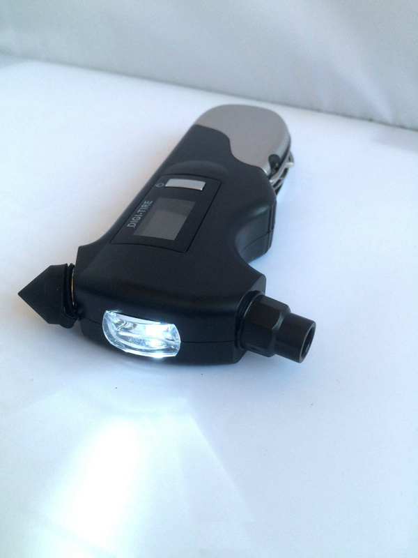 Intelligent-Voice-Digital-Car-Tire-Gauges-Flashlight-Emergency-Hammer-Multi-function-Emergency-Tool-1028324