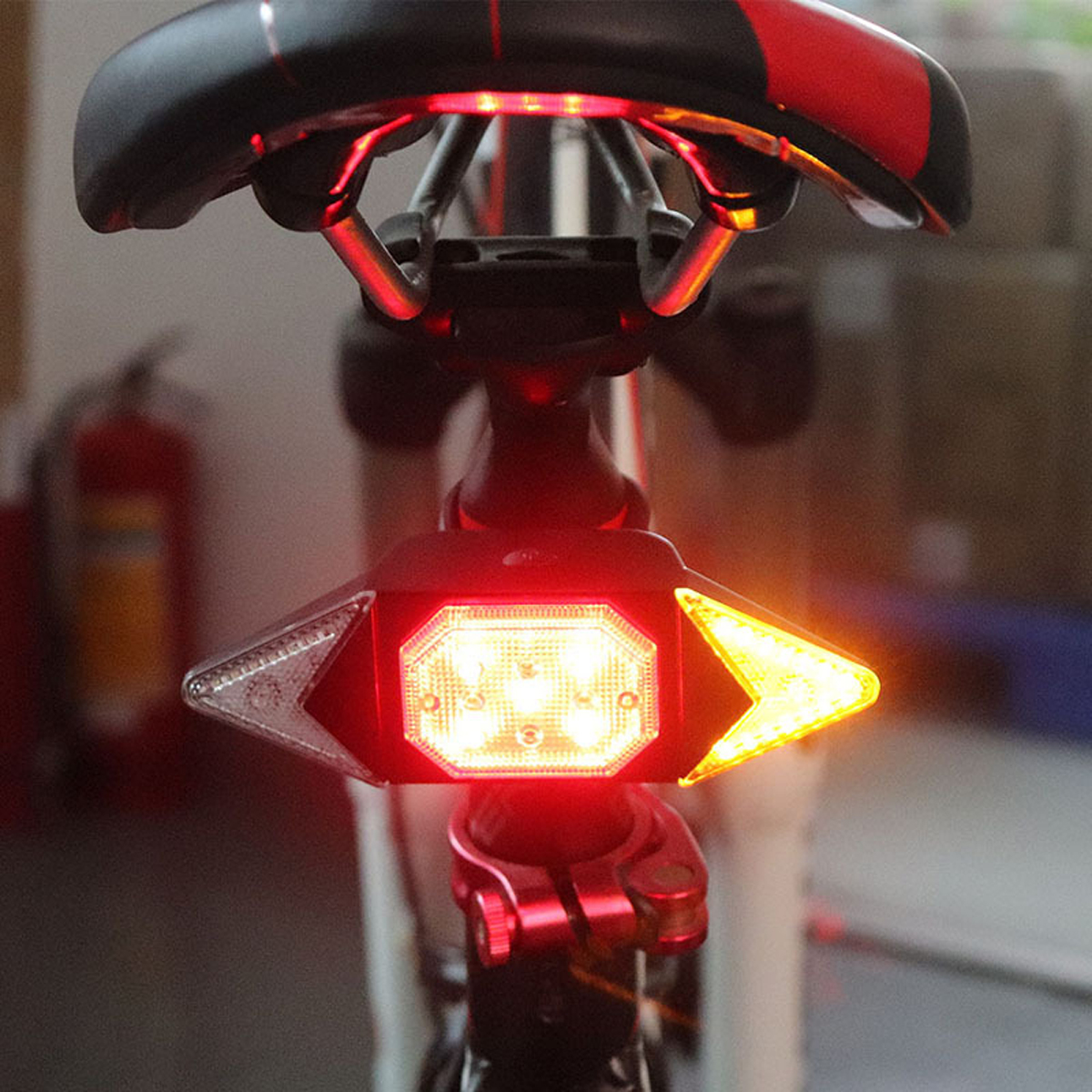 LED-Wireless-Remote-Control-Bicycle-Rear-Turn-Signal-Tail-Light-USB-Charging-Waterproof-1761900