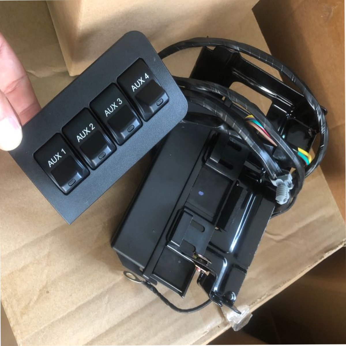 Auxiliary-Dash-Upfitter-Switch-For-Ford-F250-F350-F450-F550-2011-2016-Super-Duty-AL3Z13D730A-1726993