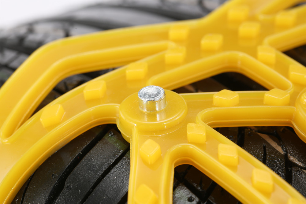 Car-Tendon-Snow-Tire-Chain-Universal-For-Tire-165-275mm-6-Pieces--Gloves--Snow-Shovel--Wrench-1619149