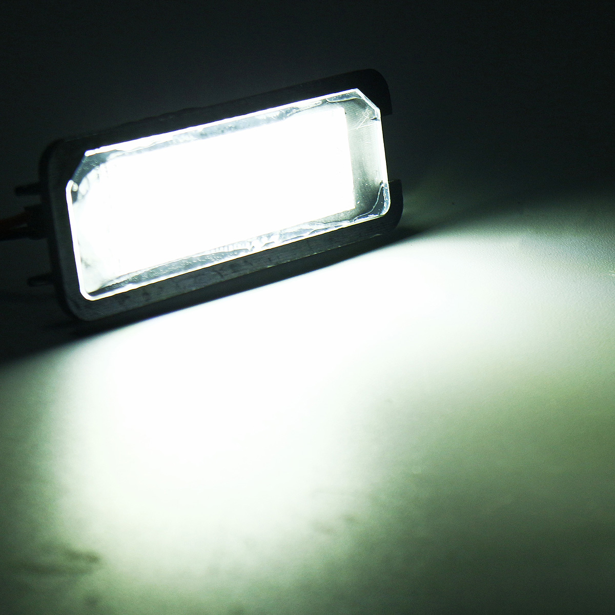 18-LEDs-License-Number-Plate-Lights-White-CAN-bus-Error-Free-Pair-for-VW-Golf-EOS-Passat-Polo-CC-969664