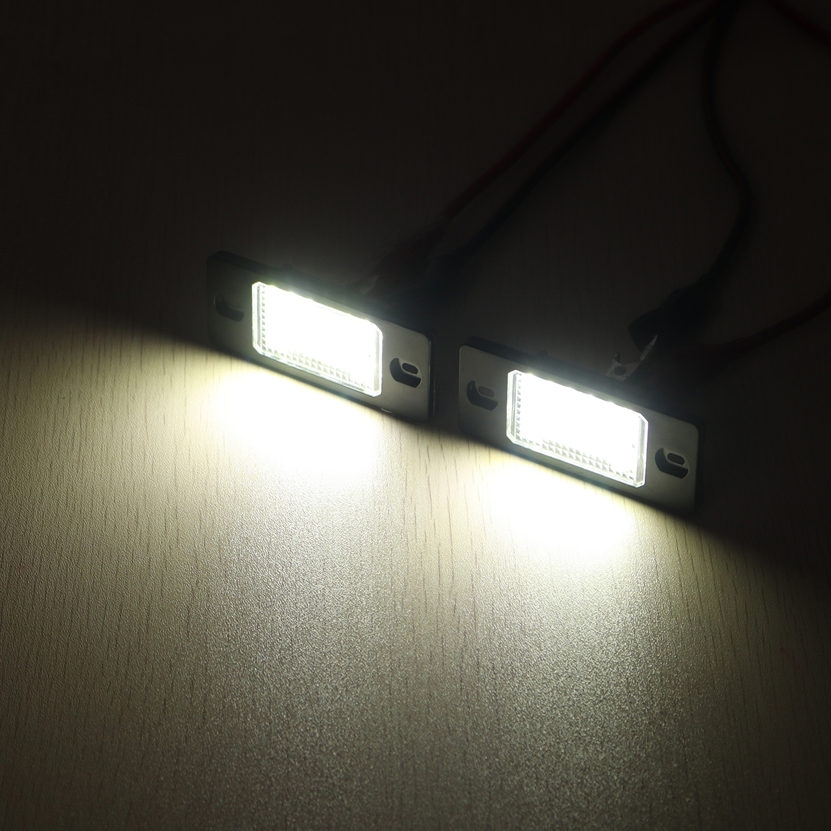 2Pcs-Car-LED-License-Number-Plate-Lights-Rear-Lamps-12V-For-Porsche-Cayenne-VW-Touareg-1573160
