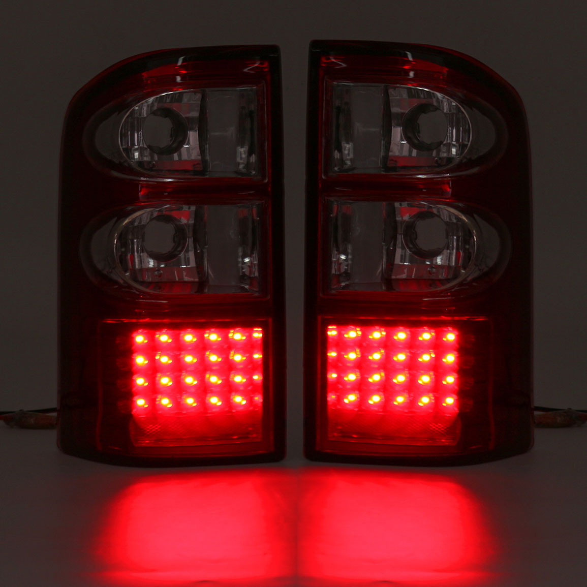 LeftRight-Rear-Tail-Light-Brake-Lamp-Red-For-Nissan-Patrol-GU-1997-2004-Series-123-1659834